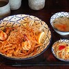 Tai Yatai Izakaya Yamu Yamu - タイ屋台居酒屋 ヤムヤム ランチ パッタイ 税込930円 ミニ生春巻きではなくサラダが付きます