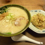 手作りの味噌らーめん 味噌樽 - 味噌ラーメンとチャーハン