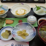 ホテルアベスト青森 - 料理写真:いや~ 朝からこんな料理ですか!