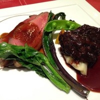 シェ フルール 横濱 - 伊豆天城産雌猪 マデラ酒ソース掛けと和牛の頬肉赤ワイン煮
