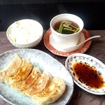 創作中華 China Dining 麗 - 餃子定食、これにサラダと杏仁豆腐もつきました。