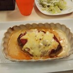 キッチン ぴーなっつ - ハンバーグトマトチーズ焼き
