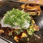 鶴橋風月 - 牛すじネギ焼き