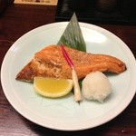 越後の焼酒場 三郎 - サクラマスの塩焼き