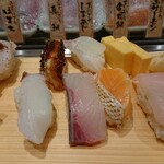 魚がし日本一 梅田阪神店 - 寿司ランチ 10貫 味噌汁付き 1280円