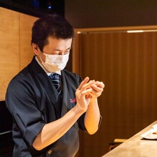 ・We want to be a place where you can casually enjoy authentic sushi and sake on a daily basis.