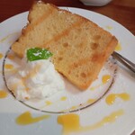香月珈琲店 - 塩キャラメルのシフォンケーキ