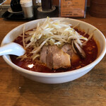 Shisen - 赤いのは表面だけ。地獄のレッドスープ。具材を浸して食べるのが旨い。