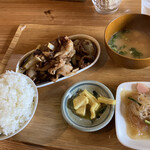 健ちゃん食堂 - 生姜焼き定食ご飯小盛り