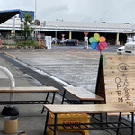 健ちゃん食堂 - 喫煙場所があるので喫煙者も安心して待てます。