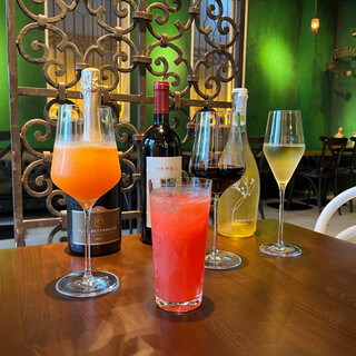 There is a wide selection of wines that go well with the food. Enjoy a variety of cocktails