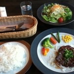 アダージョ - 牛タンのステーキ とサラダ
                                