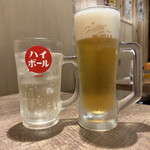 鶴亀八番 - ハイボール330円　生ビール250円