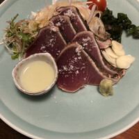 土佐料理 祢保希 新宿店 - 鰹の塩たたき　5貫