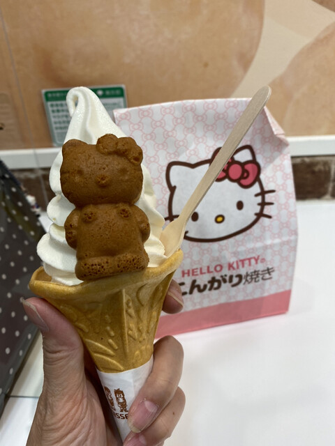 HELLO KITTYのこんがり焼 ダイバーシティ東京プラザ店 - 東京テ