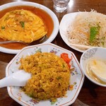 昇龍 - カレー炒飯、カニ玉、大根サラダ