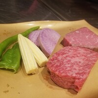 新宿 鉄板焼き YOKOTA - 黒毛和牛サーロイン、フィレ、万願寺とうがらし、ヤングコーン、紫大根