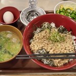 Sukiya - とりそぼろ丼(特盛)+いわしつみれ汁(期間限定)オクラサラダセット
