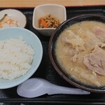 とん汁 たちばな - とん汁定食(ライス小)