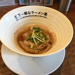 世界一暇なラーメン屋 - WITCHE’S RED(醤油ラーメン) 820円