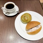 ベルベット - オリーブとほうれん草の塩パン、生あんぱん、コーヒー