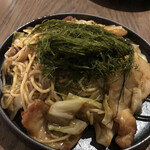 Alternative - 大阪焼きそば。何が大阪なんだろう？なんか懐かしい感じの焼きそばだった～。この海苔がおいしい