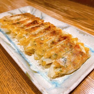 ニンニク不使用の食べやすい一口餃子◎味噌だれでどうぞ！