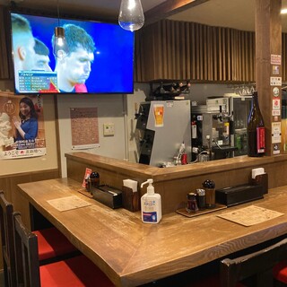 店内の大画面テレビで一緒にスポーツ観戦を楽しみましょう♪