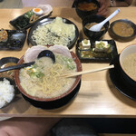 飛騨高山ラーメン もん吉 - 麺半麺にしたけど２人で食べ切れる量では無いw