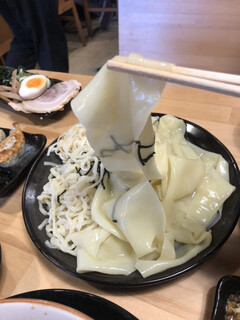 飛騨高山ラーメン もん吉 - ひもかわつけ麺麺リフト