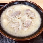 とん汁 たちばな - 豚肉、玉ねぎ、豆腐