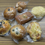 Kafe Bekari Thiara - これだけのパンが詰まって３００円