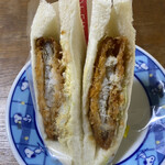 サンドウィッチ サンドーレ - タルタルソース見えませんがたっぷりです。