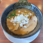 Itsukitei - 濃厚煮干しそば スープは濃度高めのトロトロスープ。味も濃厚な1杯