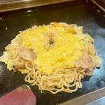 熱狂道とん堀 - 『我妻善逸の黄金色チーズまみれ焼きそば』