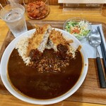 田中カレー - 黒豚メンチカツカレー、玄米、大盛り、中辛です。（2022.8 byジプシーくん）