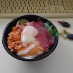 魚丼 - 