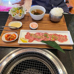 Koguryo - こちらは牛タン焼肉定食を最初から肉増量にしています。