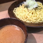 Mendokoro Tatsuya - 石垣市「麺処達屋」にてつけ麺を！
                        チョットスープもギトギト麺も特徴掴んでなく明らかに茹で過ぎ…
                        
                        「石垣ではなかなか流行らない」って言ってたけど、それは客のせいじゃないよ！