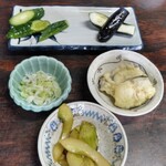 わらぐちそば - お付けもの類に茄子の天麩羅まで付属。