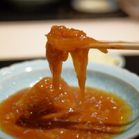 銀座嘉禅 - 嘉禅名物　特大ふかひれ（青ザメ）の陶板仕立て