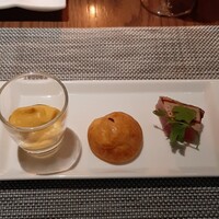 The Living Room with SKY BAR - 