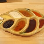串揚げ かたやま - 10種類のソース