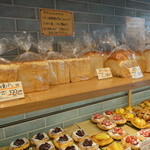 ビアン シュール - 食パンもあります