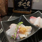 酒肴場 屯 - 海鮮丼付属の刺身①