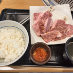 幸せの焼肉食べ放題 かみむら牧場 - 