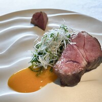 ナクレ - 60℃で低温調理したイベリコ豚のロースト クミンと塩 卵黄とトリュフのソース 白髪葱とおかひじき