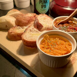 ランドーズ - お通し！パン食べ放題！