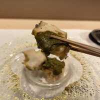 新宿 鮨 よこ田 - 蒸し鮑と肝ソースの小丼