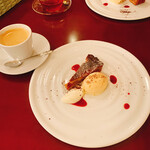 ブラッスリーロランジュ - 木苺のケーキとカプチーノ